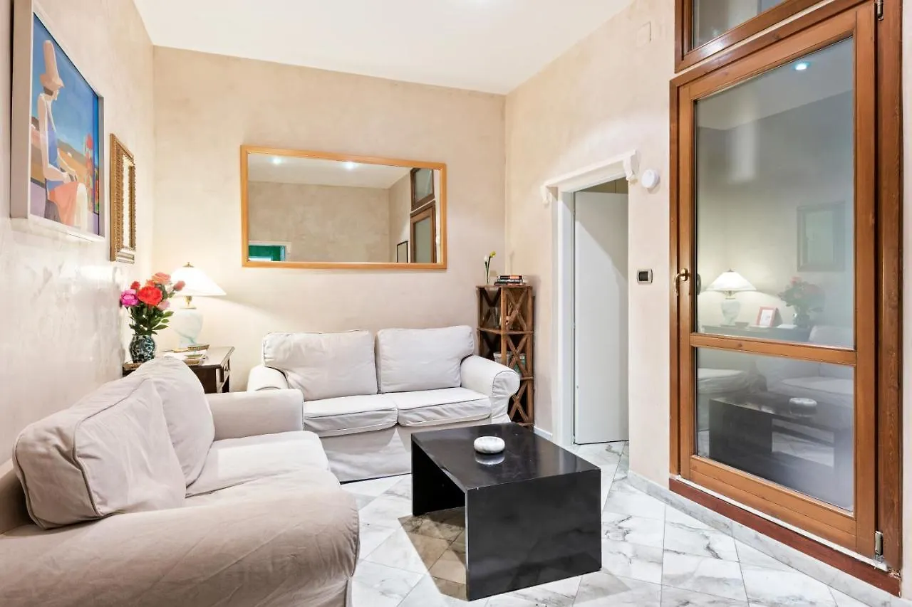 Pergola Theater Apartment Florence 0*,